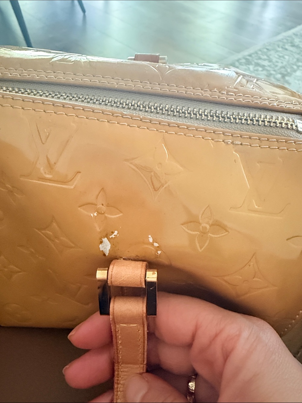 Authentic LOUIS VUITTON Bedford Beige Vernis Leather Hand B… - Picture 12 of 17